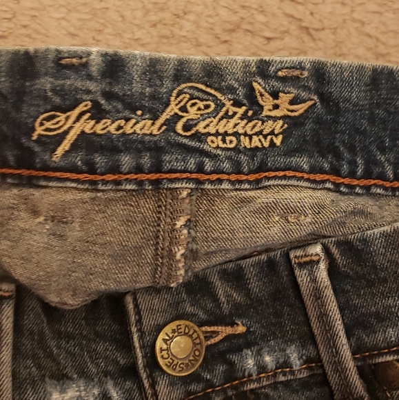 Distressed denim skirt from Old Navy, size 6 - Picture 4 of 5